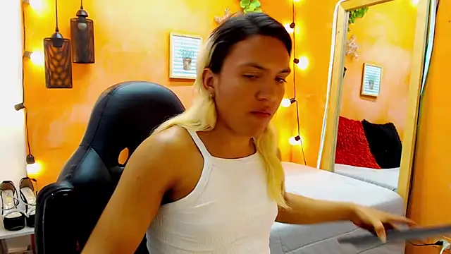 aslyhernandez 7 online show from 01/02/25, 08:46