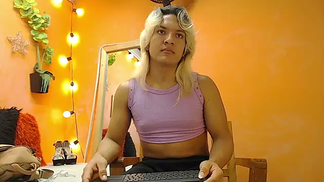 aslyhernandez 7 online show from 01/15/25, 11:21