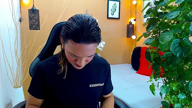 aslyhernandez 7 online show from 09/18/25, 12:18