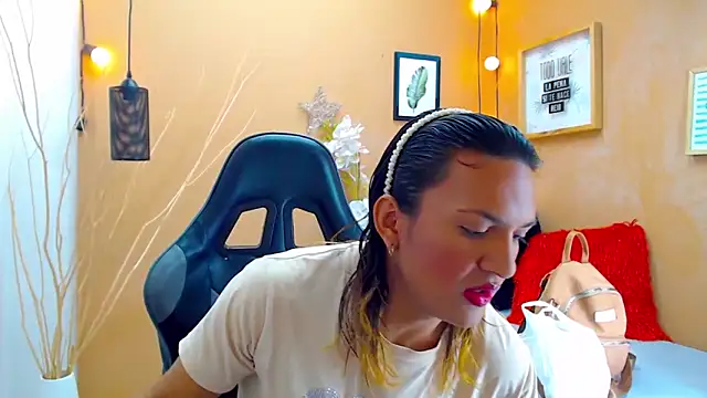 aslyhernandez 7 online show from 09/20/25, 12:17