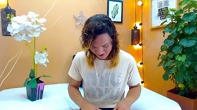 aslyhernandez 7 online show from 10/14/25, 12:17