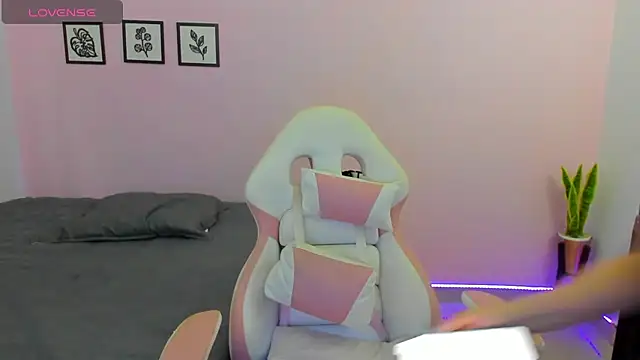 sophie pazz online show from 11/14/25, 08:40