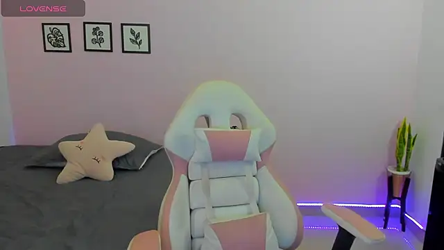 sophie pazz online show from 12/15/25, 10:25