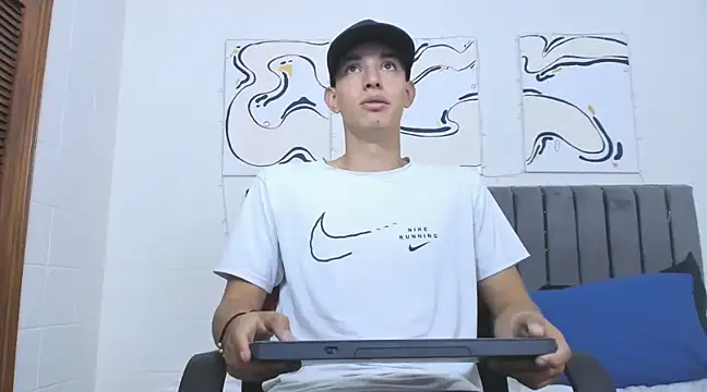 Snapshot of jake_shadow14 chatting on 03/20/25, 03:47 jake shadow14 online show from 03/20/25, 03:47