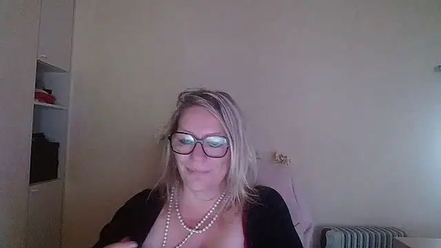 Snapshot of Silkesquirt chatting on 10/13/25, 07:41 Silkesquirt online show from 10/13/25, 07:41