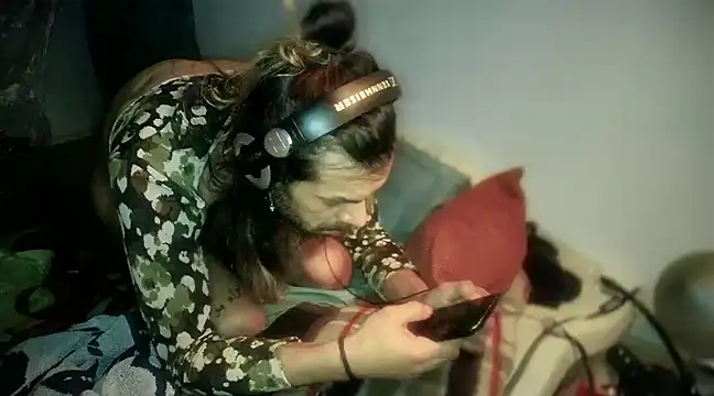 Snapshot of P4RtYBOII92 chatting on 02/26/25, 04:24 P4RtYBOII92 online show from 02/26/25, 04:24