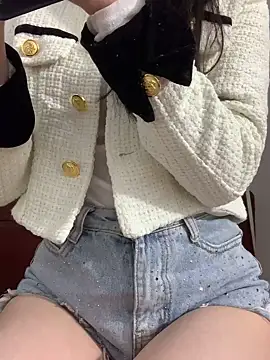 Snapshot of Vani_S2 chatting on 12/16/24, 03:11 Vani S2 online show from 12/16/24, 03:11