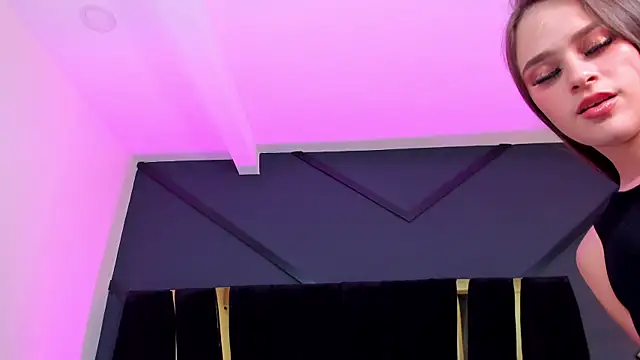 Snapshot of shaina_vasquez chatting on 01/31/25, 09:48 shaina vasquez online show from 01/31/25, 09:48