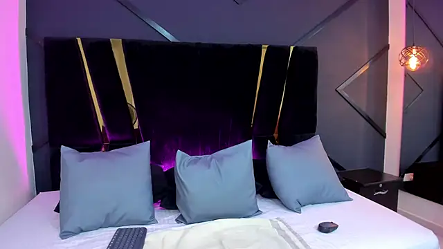 Snapshot of shaina_vasquez chatting on 02/13/25, 10:33 shaina vasquez online show from 02/13/25, 10:33