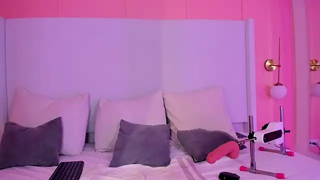 Snapshot of shaina_vasquez chatting on 12/15/25, 03:55 shaina vasquez online show from 12/15/25, 03:55