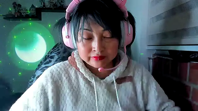 Shaddycute  online show from 05/18/26, 03:02