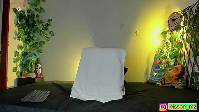 Snapshot of Jaxxon_ chatting on 01/16/25, 10:42 Jaxxon  online show from 01/16/25, 10:42
