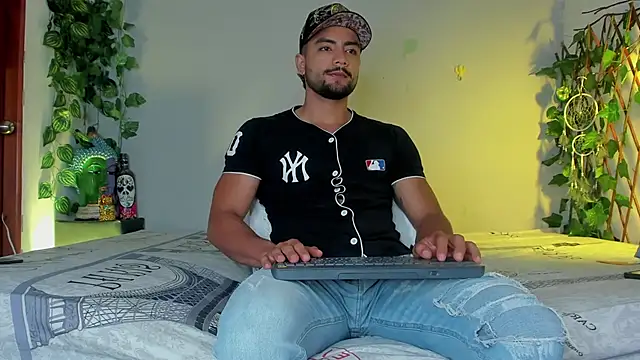 Snapshot of Jaxxon_ chatting on 02/25/25, 03:49 Jaxxon  online show from 02/25/25, 03:49
