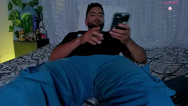 Snapshot of Jaxxon_ chatting on 09/20/25, 01:39 Jaxxon  online show from 09/20/25, 01:39