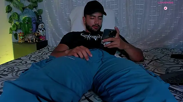 Snapshot of Jaxxon_ chatting on 10/03/25, 12:07 Jaxxon  online show from 10/03/25, 12:07