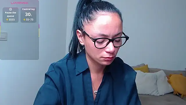Snapshot of BabySerene chatting on 10/13/25, 01:38 BabySerene online show from 10/13/25, 01:38