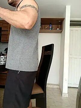 Snapshot of LEIRIS_Y_FRED_01 chatting on 11/05/25, 02:06 LEIRIS Y FRED 01 online show from 11/05/25, 02:06