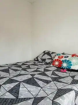 Snapshot of LEIRIS_Y_FRED_01 chatting on 02/19/26, 05:53 LEIRIS Y FRED 01 online show from 02/19/26, 05:53