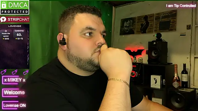 Snapshot of Mikey-HH chatting on 12/10/24, 10:28 Mikey-HH online show from 12/10/24, 10:28