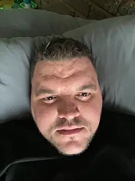 Snapshot of Mikey-HH chatting on 12/10/24, 04:17 Mikey-HH online show from 12/10/24, 04:17