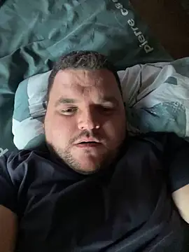 Snapshot of Mikey-HH chatting on 01/28/25, 04:41 Mikey-HH online show from 01/28/25, 04:41