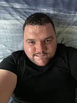 Snapshot of Mikey-HH chatting on 02/05/25, 04:03 Mikey-HH online show from 02/05/25, 04:03