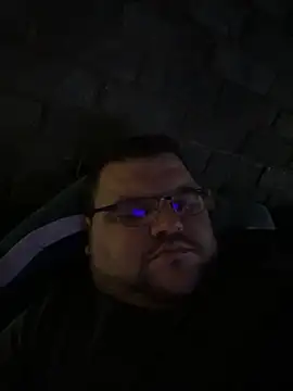 Snapshot of Mikey-HH chatting on 10/09/25, 04:05 Mikey-HH online show from 10/09/25, 04:05