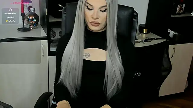 Snapshot of EvelynLexy chatting on 05/18/26, 04:57 EvelynLexy online show from 05/18/26, 04:57