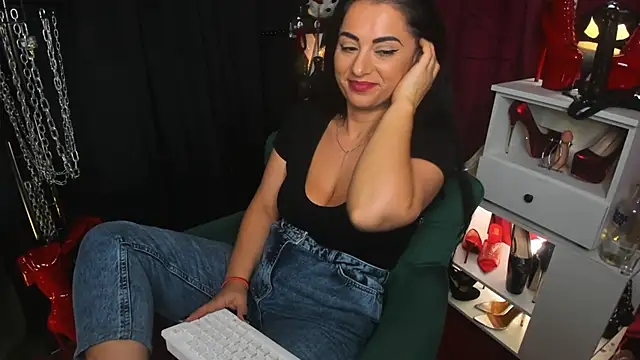Snapshot of MistressMeghan chatting on 12/11/24, 11:41 MistressMeghan online show from 12/11/24, 11:41