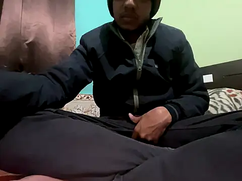 Snapshot of Maalsexy22 chatting on 12/20/25, 01:29 Maalsexy22 online show from 12/20/25, 01:29