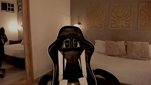 caro03x online show from 04/15/26, 02:18