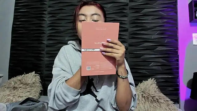 Snapshot of Ava_jones1 chatting on 12/05/25, 01:31 Ava jones1 online show from 12/05/25, 01:31