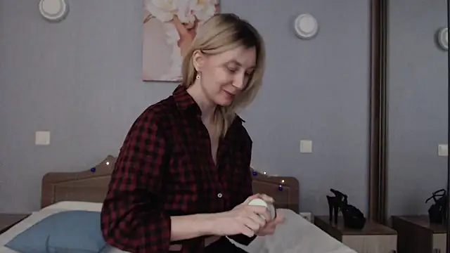 Snapshot of AvelinaLeoni chatting on 12/26/24, 06:30 AvelinaLeoni online show from 12/26/24, 06:30