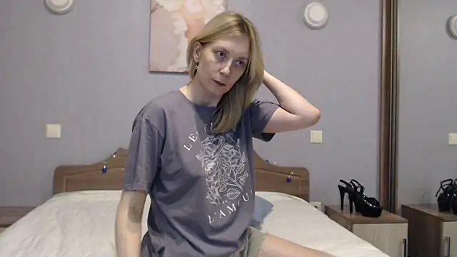 Snapshot of AvelinaLeoni chatting on 12/29/24, 03:35 AvelinaLeoni online show from 12/29/24, 03:35