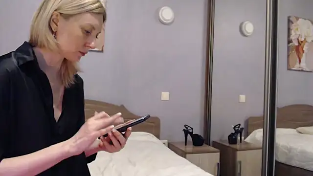 Snapshot of AvelinaLeoni chatting on 01/27/25, 06:41 AvelinaLeoni online show from 01/27/25, 06:41