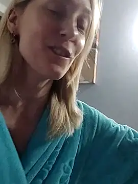 Snapshot of AvelinaLeoni chatting on 03/16/25, 08:21 AvelinaLeoni online show from 03/16/25, 08:21