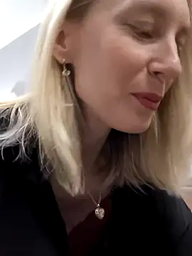 AvelinaLeoni online show from 12/19/25, 06:53