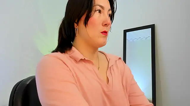 Elle Lee  online show from 01/04/25, 07:55