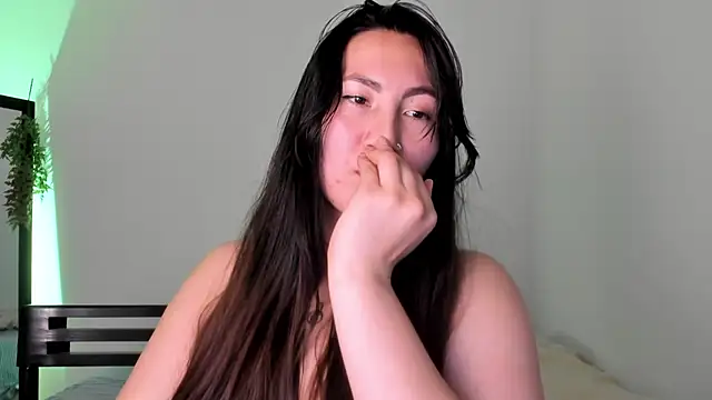 Elle Lee  online show from 02/24/25, 07:52