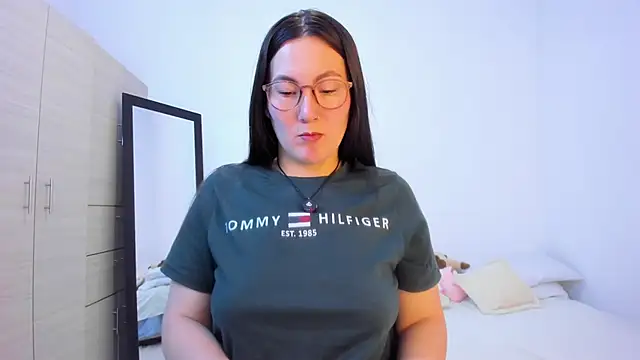 Elle Lee  online show from 11/27/25, 03:36