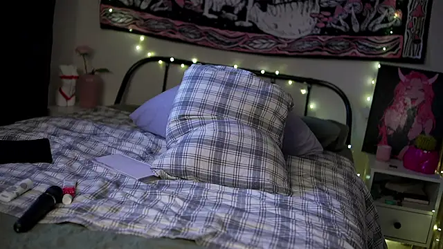 Snapshot of Devilina_V chatting on 04/03/26, 04:54 Devilina V online show from 04/03/26, 04:54