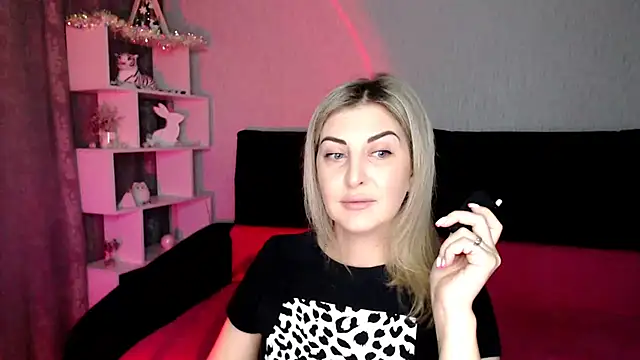 Snapshot of Amelia_Harper chatting on 12/18/24, 02:17 Amelia Harper online show from 12/18/24, 02:17