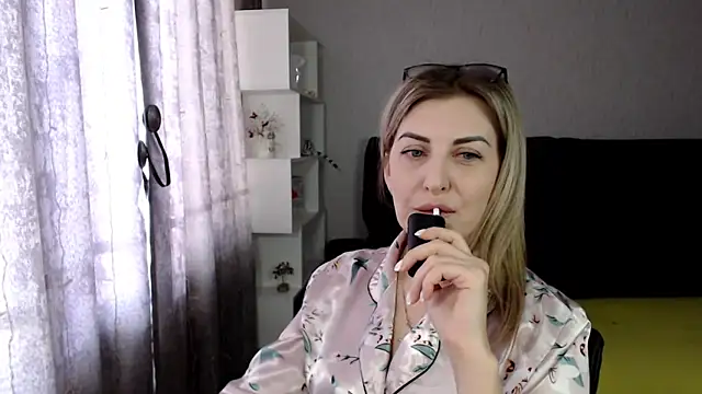 Snapshot of Amelia_Harper chatting on 02/18/25, 05:09 Amelia Harper online show from 02/18/25, 05:09