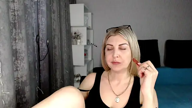 Snapshot of Amelia_Harper chatting on 03/13/25, 02:44 Amelia Harper online show from 03/13/25, 02:44