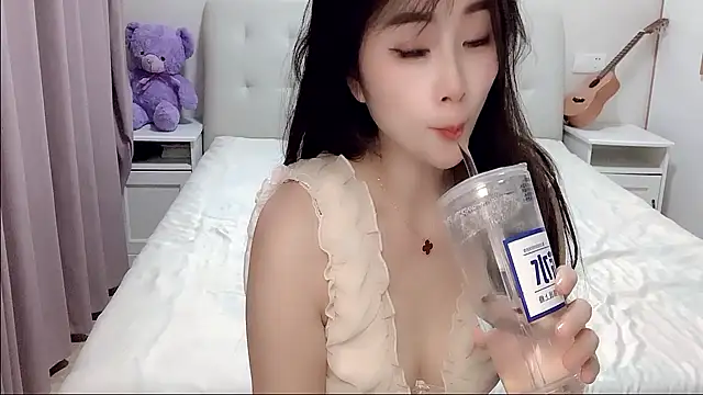 aisha123123 online show from 11/01/25, 02:52