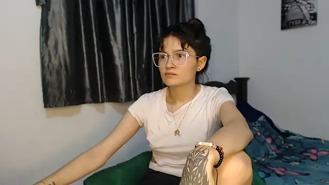 Snapshot of saritapretyy chatting on 01/26/25, 12:48 saritapretyy online show from 01/26/25, 12:48