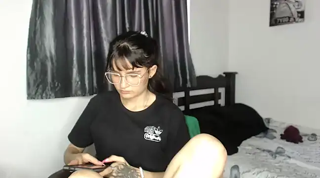 Snapshot of saritapretyy chatting on 01/27/25, 09:33 saritapretyy online show from 01/27/25, 09:33