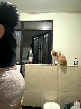 karenlennox1 online show from 09/18/25, 06:26