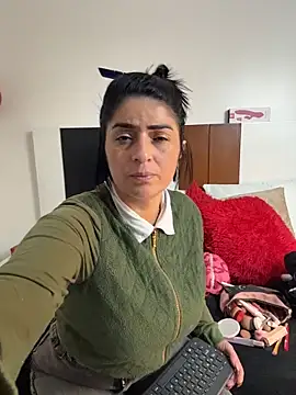 karenlennox1 online show from 04/17/26, 12:02