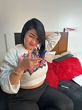 karenlennox1 online show from 04/24/26, 01:19